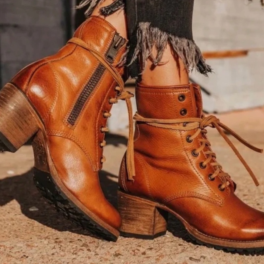 Freebird Cavalier, Size 9, Lace Up Boots